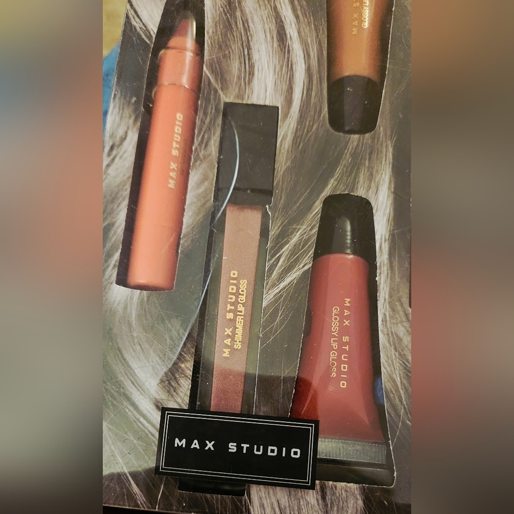 Max Studio Lip Collection - Picture 5 of 6